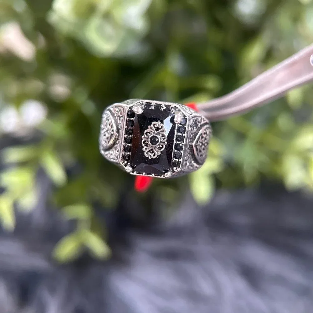 N/A *black ring